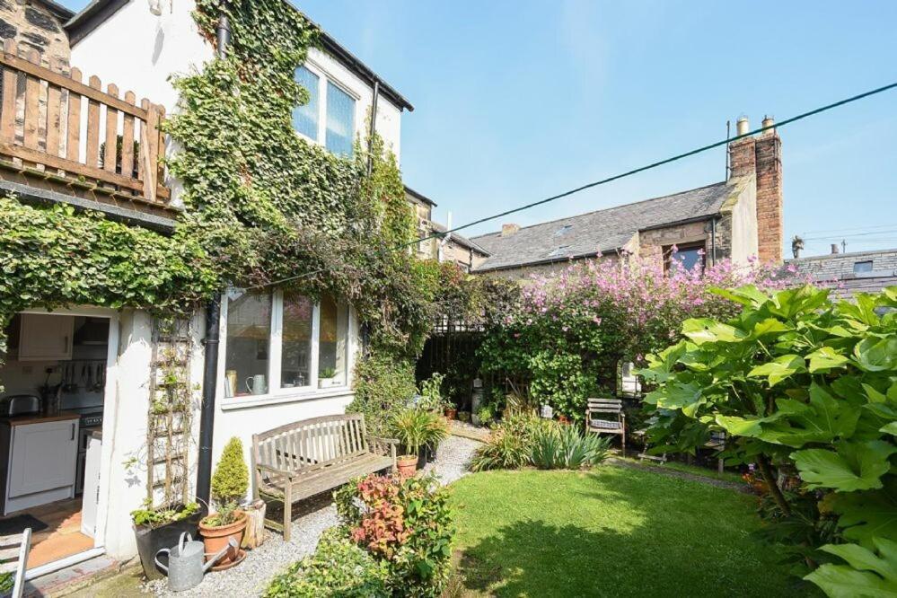 The Bakehouse Villa Seahouses Exterior photo