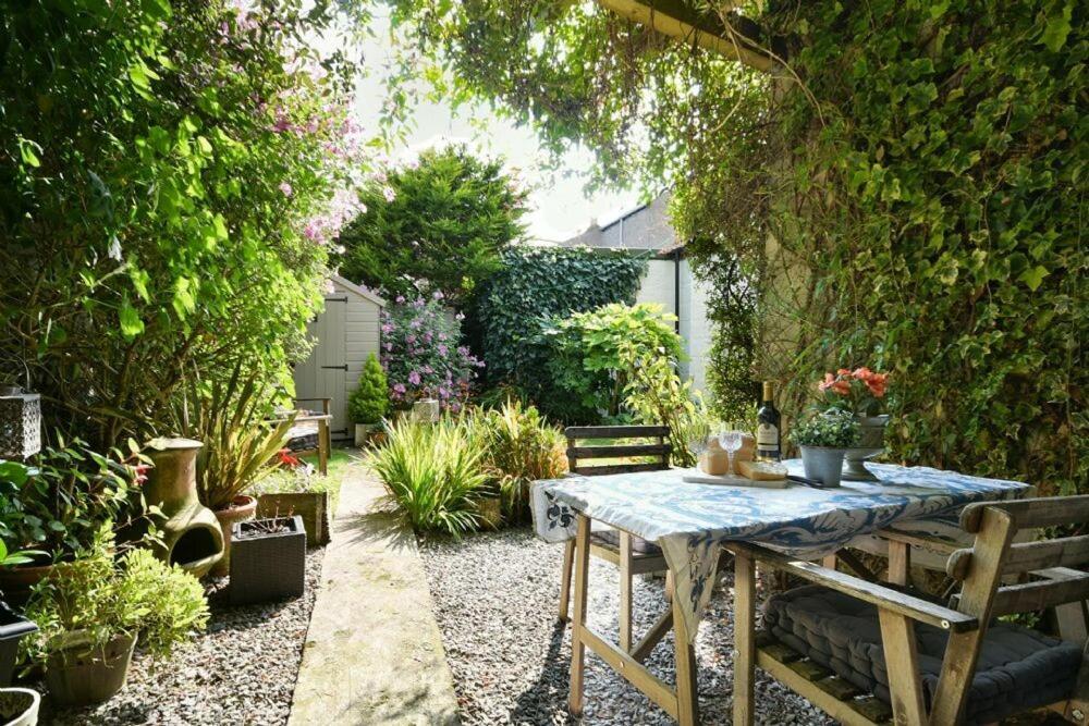 The Bakehouse Villa Seahouses Exterior photo